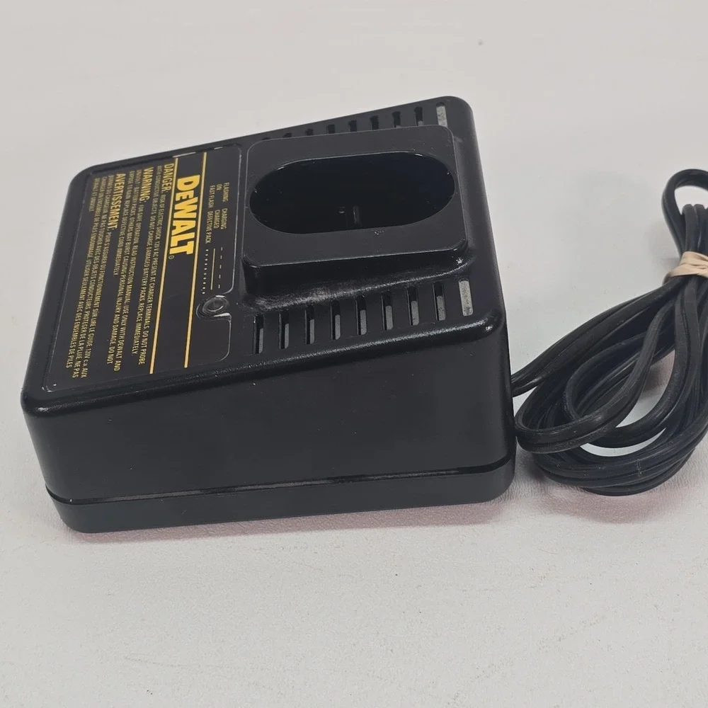 Dewalt Battery Charger DW9104 Standard One Hour Type 2 1.8 Amps 120V‎ OEM Black